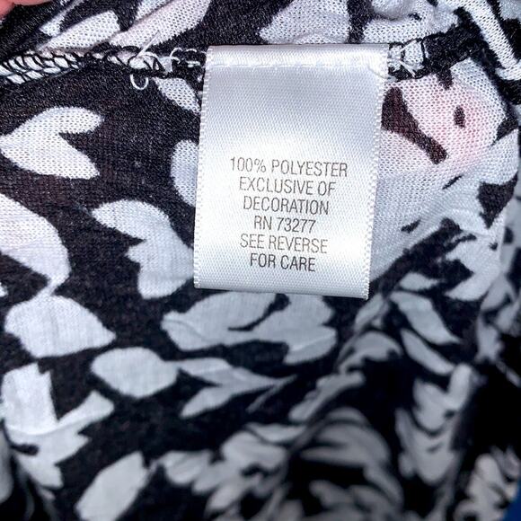 Elle Black White Floral Must Have Crinkle Short Sleeve Tee Sz Large NWT - Picture 5 of 7